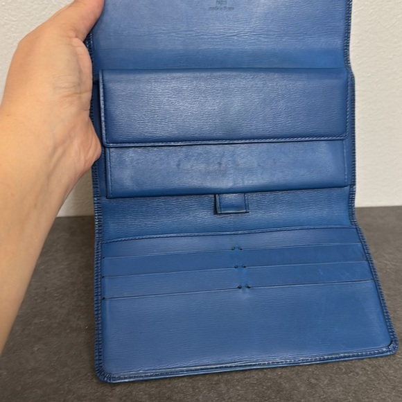 Preloved Louis Vuitton blue epi Sarah wallet - Picture 6 of 14